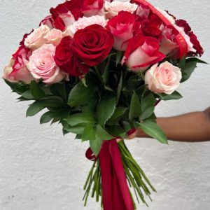 50 Mixed Pink & Red Roses Bunch